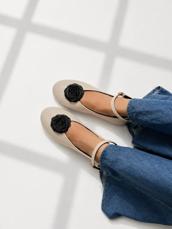 Gempita Flatshoes Ivory Erabyan